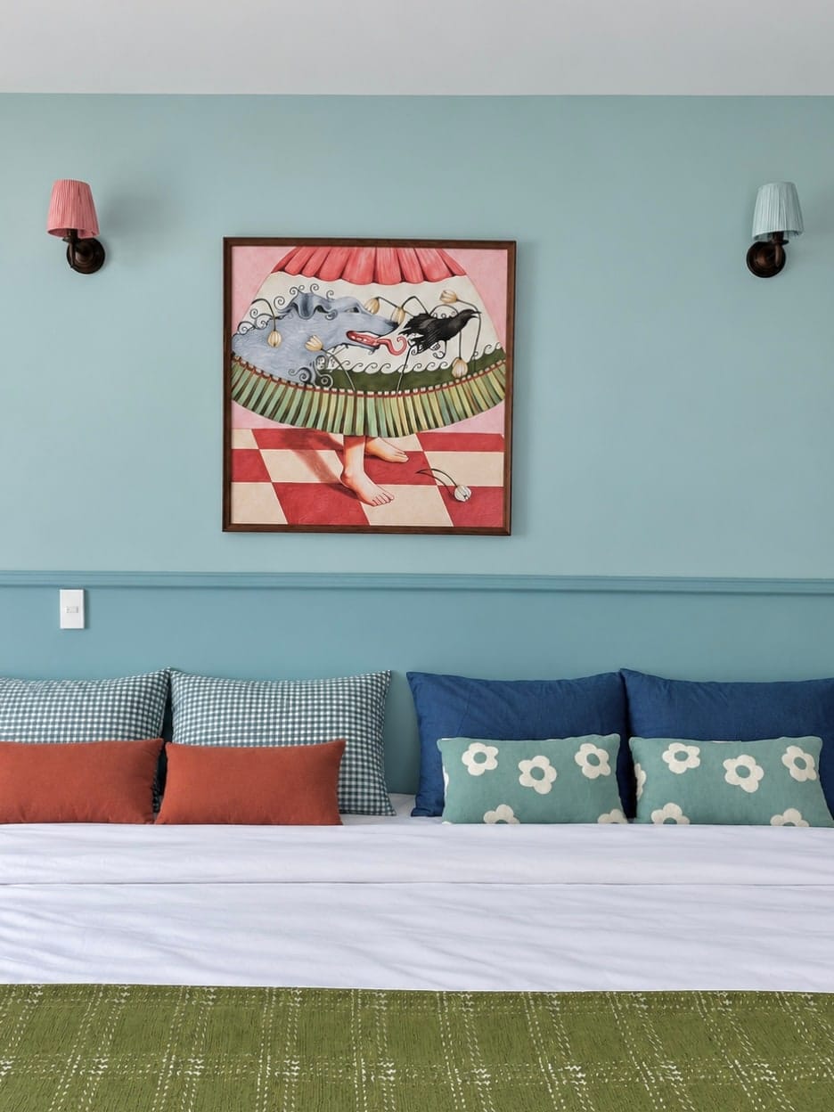 MARE's two-bed arrangement beneath the central artwork